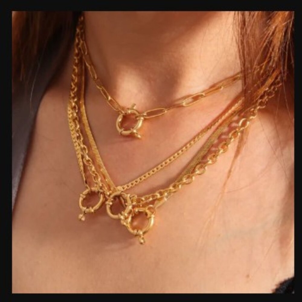 Women's Necklace - Gold Spring Clasp Pendant Link Chain